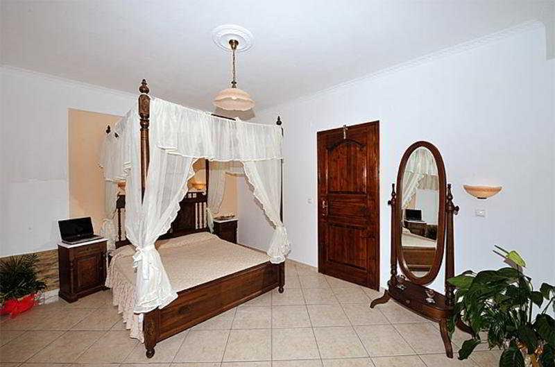 B Suites Фіра Екстер'єр фото